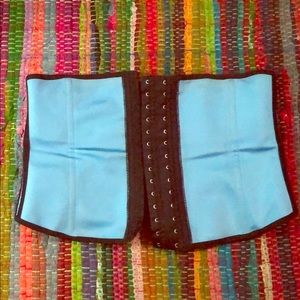 EUC Vedette Waist Cincher Trainer💙🖤🦋